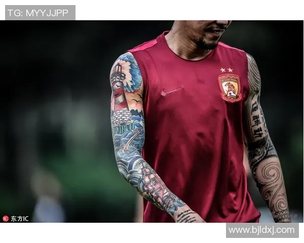 足球明星身上的纹身艺术全腿展示引发热议与关注 足球明星身上的纹身艺术全腿展示引发热议与关注