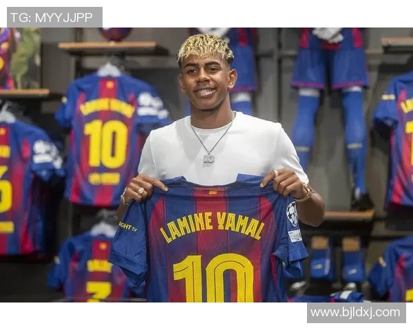 身穿14号球衣的足球明星们如何在绿茵场上书写传奇人生